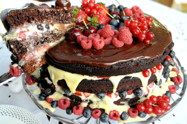 Naked cake de frutas vermelhas