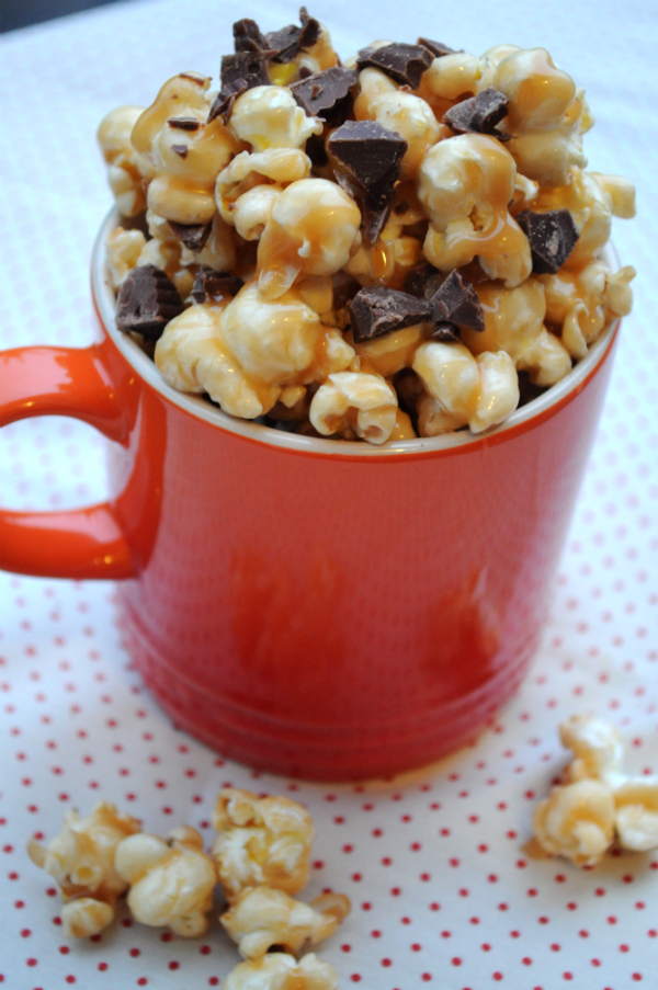 Pipoca de caramelo salgado com chocolate