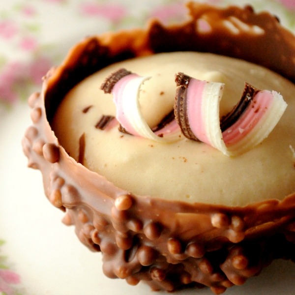 Bowl crocante com mousse de chocolate branco