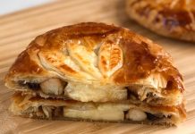 Tortinha folhada de frango com brie