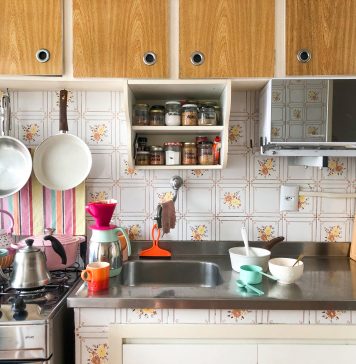 Um ano de quarentena Um ano de quarentena