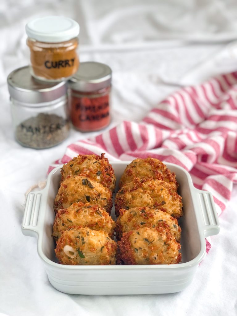 Bolinho de arroz com queijo